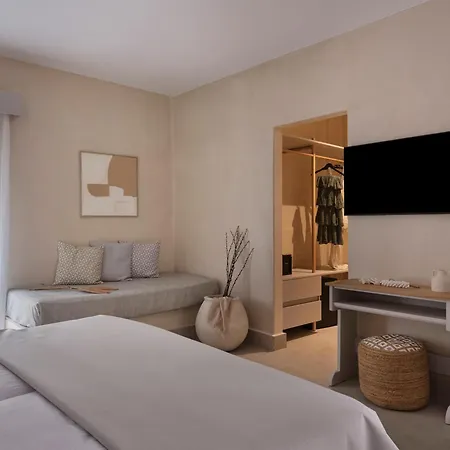 Salt Paros מלון נאוסה